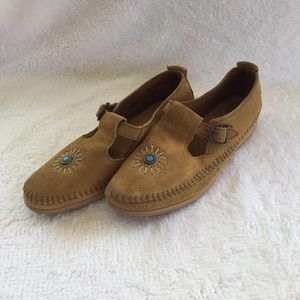 Women’s Minnetonka size 7 moccasins
